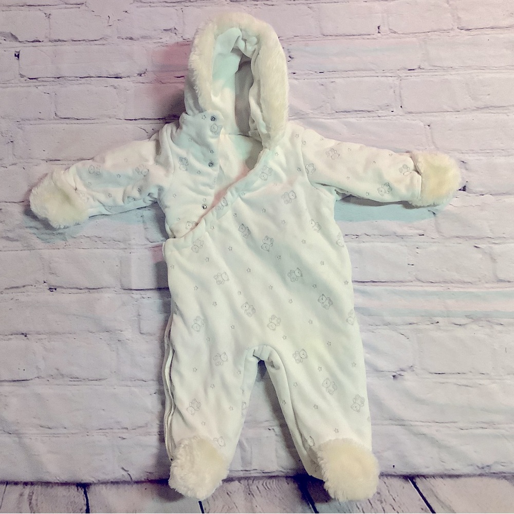 FIRST IMPRESSIONS ONESIE.   Never used. 22 to 25 pounds.
